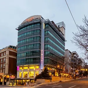 Ramada By Wyndham Otel
